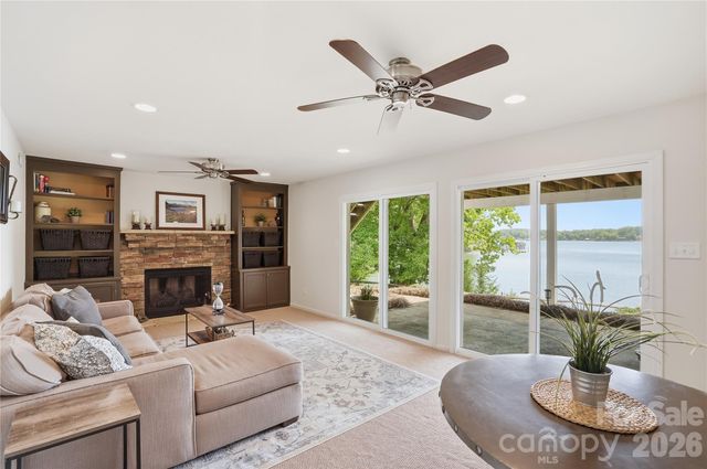 19011 Kailua Circle, Tega Cay, SC 29708