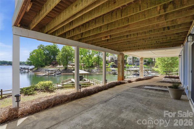 19011 Kailua Circle, Tega Cay, SC 29708