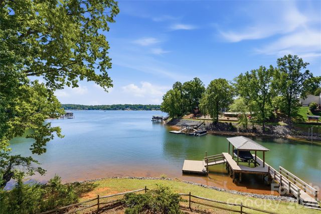 19011 Kailua Circle, Tega Cay, SC 29708