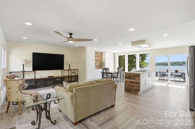 19011 Kailua Circle, Tega Cay, SC 29708