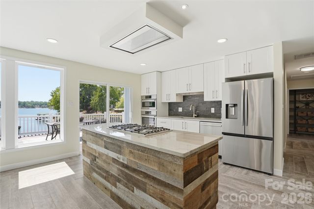 19011 Kailua Circle, Tega Cay, SC 29708