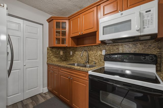 468 NE 206th Lane 108-6, Miami, FL 33179