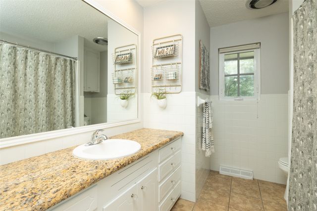 205 Timberlake Drive, Azle, TX 76020
