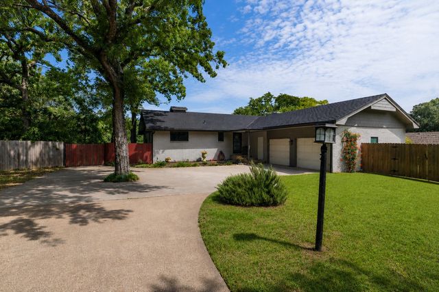 205 Timberlake Drive, Azle, TX 76020