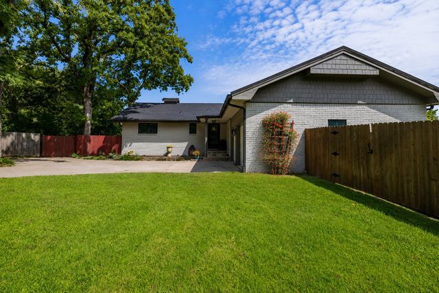205 Timberlake Drive, Azle, TX 76020