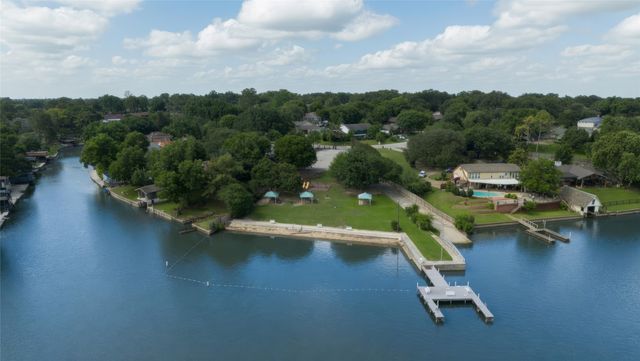 205 Timberlake Drive, Azle, TX 76020