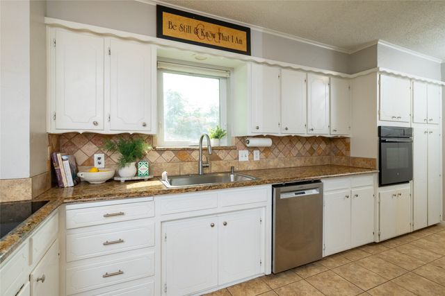 205 Timberlake Drive, Azle, TX 76020