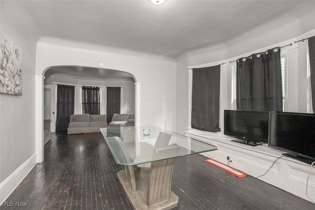 10322 Parkgate Avenue, Cleveland, OH 44108