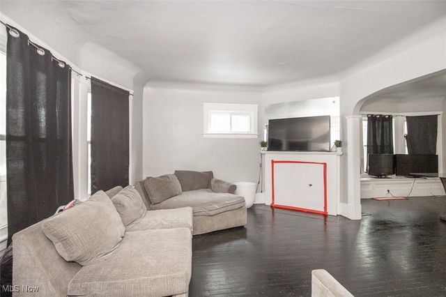 10322 Parkgate Avenue, Cleveland, OH 44108