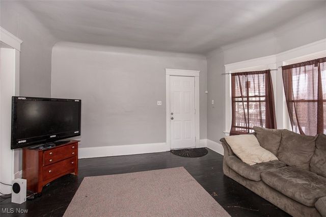 10322 Parkgate Avenue, Cleveland, OH 44108