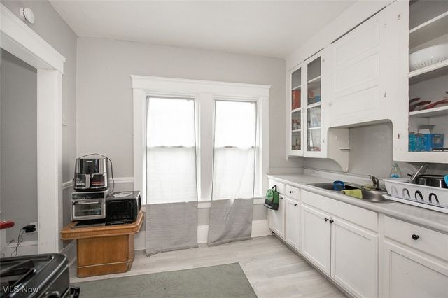 10322 Parkgate Avenue, Cleveland, OH 44108