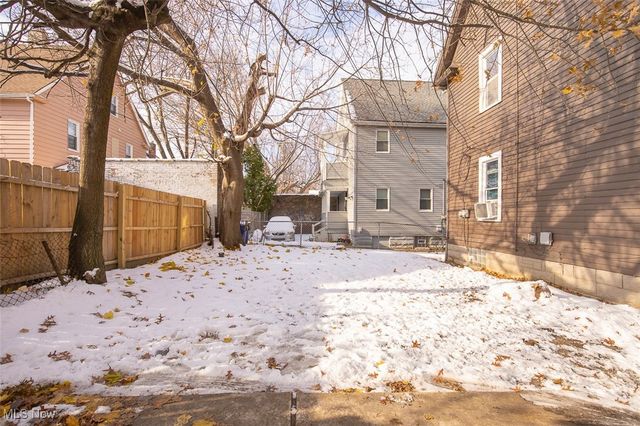 10322 Parkgate Avenue, Cleveland, OH 44108