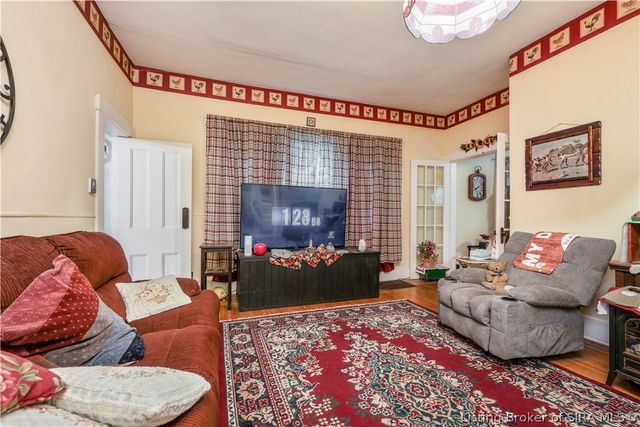 1110 E Elm Street, New Albany, IN 47150
