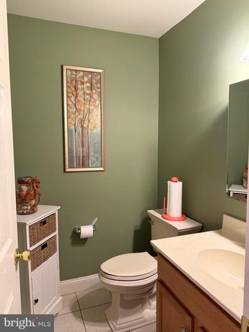 53 HOAG LN, Aston, PA 19014