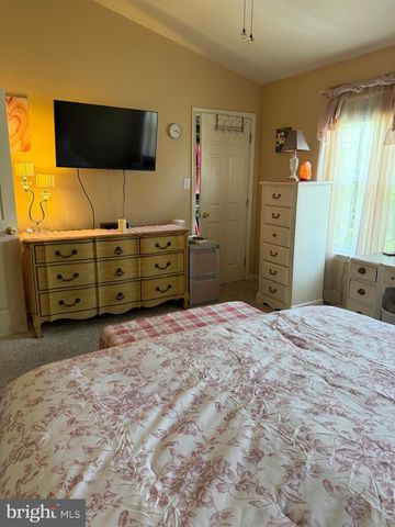 53 HOAG LN, Aston, PA 19014