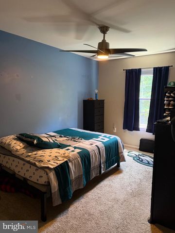 53 HOAG LN, Aston, PA 19014