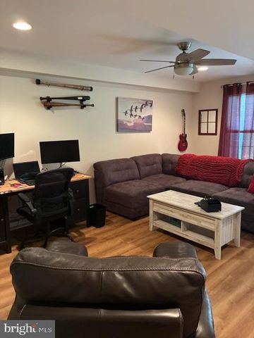 53 HOAG LN, Aston, PA 19014
