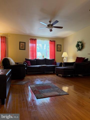53 HOAG LN, Aston, PA 19014