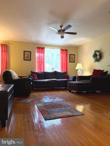 53 HOAG LN, Aston, PA 19014