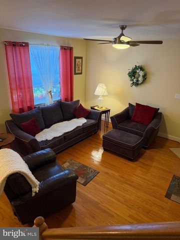 53 HOAG LN, Aston, PA 19014