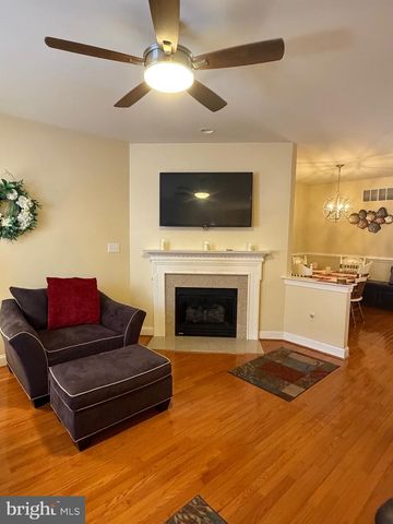 53 HOAG LN, Aston, PA 19014