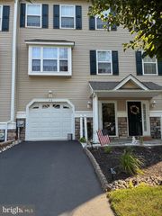 53 HOAG LN, Aston, PA 19014