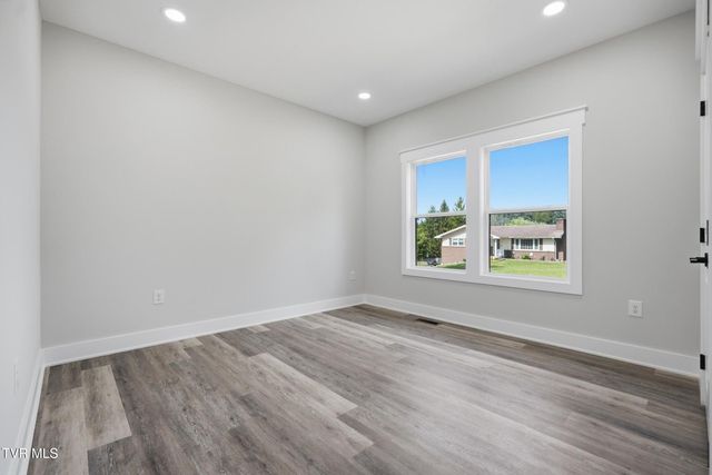 0 County Cork, Bristol, VA 24202