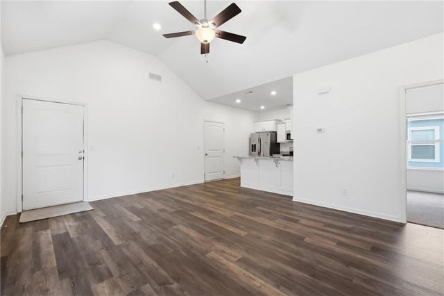 1304 E Joles Drive, Tonganoxie, KS 66086