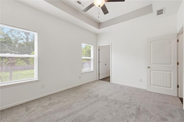 1304 E Joles Drive, Tonganoxie, KS 66086