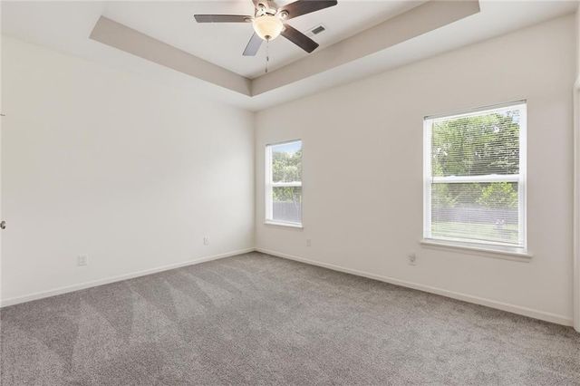 1304 E Joles Drive, Tonganoxie, KS 66086