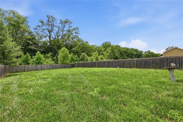 1304 E Joles Drive, Tonganoxie, KS 66086