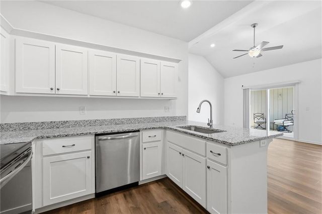 1304 E Joles Drive, Tonganoxie, KS 66086