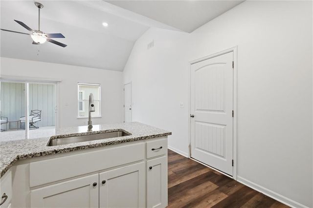 1304 E Joles Drive, Tonganoxie, KS 66086