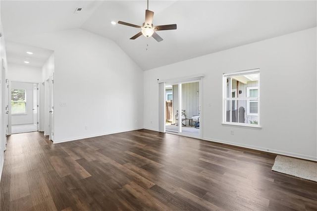 1304 E Joles Drive, Tonganoxie, KS 66086