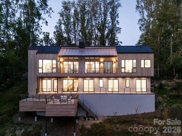 631 Elk Mountain Scenic Highway, Asheville, NC 28804