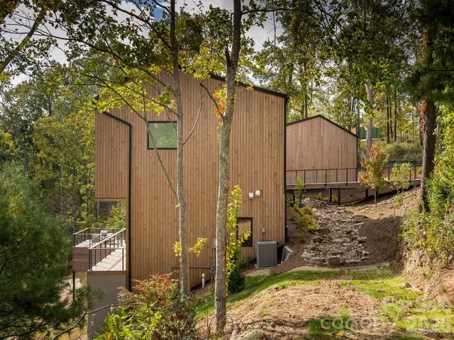 631 Elk Mountain Scenic Highway, Asheville, NC 28804