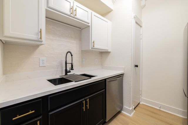 10049 Westpark Drive 125, Houston, TX 77042