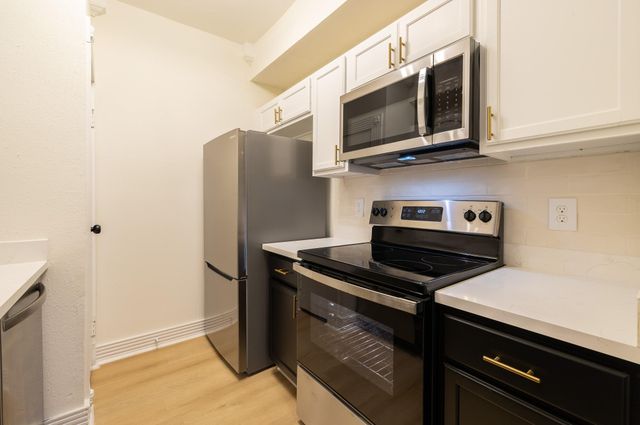 10049 Westpark Drive 125, Houston, TX 77042