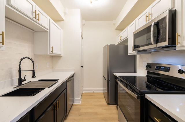 10049 Westpark Drive 125, Houston, TX 77042