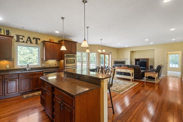 3700 Oakharbor Street, Kalamazoo, MI 49009