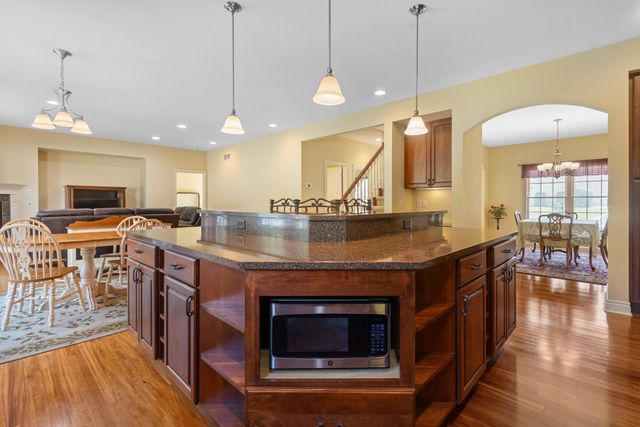 3700 Oakharbor Street, Kalamazoo, MI 49009