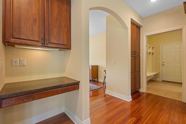 3700 Oakharbor Street, Kalamazoo, MI 49009