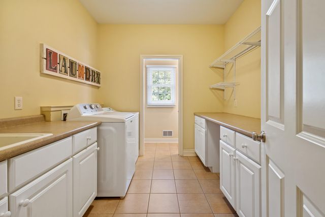 3700 Oakharbor Street, Kalamazoo, MI 49009