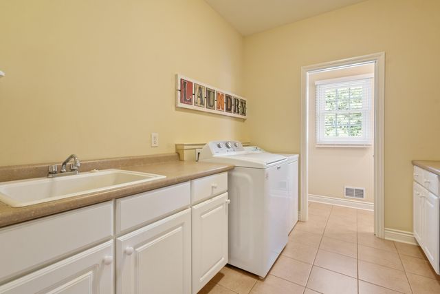 3700 Oakharbor Street, Kalamazoo, MI 49009