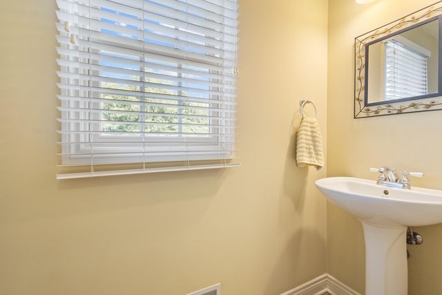 3700 Oakharbor Street, Kalamazoo, MI 49009