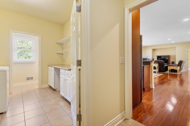 3700 Oakharbor Street, Kalamazoo, MI 49009