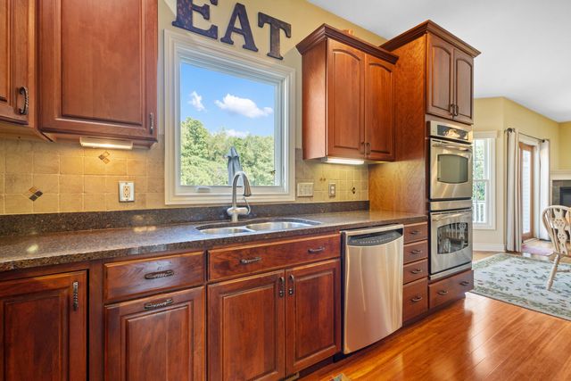 3700 Oakharbor Street, Kalamazoo, MI 49009