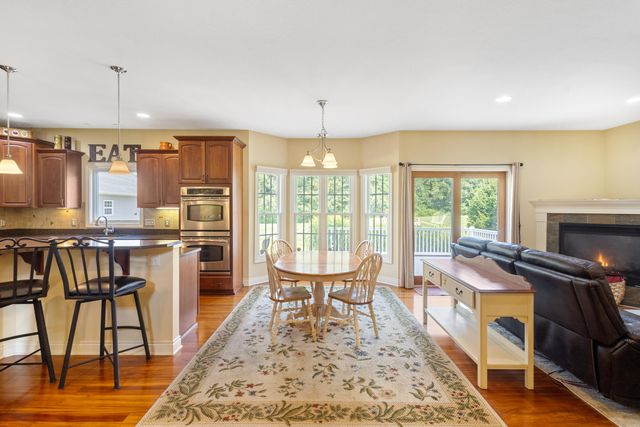 3700 Oakharbor Street, Kalamazoo, MI 49009