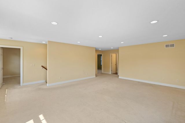 3700 Oakharbor Street, Kalamazoo, MI 49009