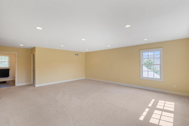 3700 Oakharbor Street, Kalamazoo, MI 49009